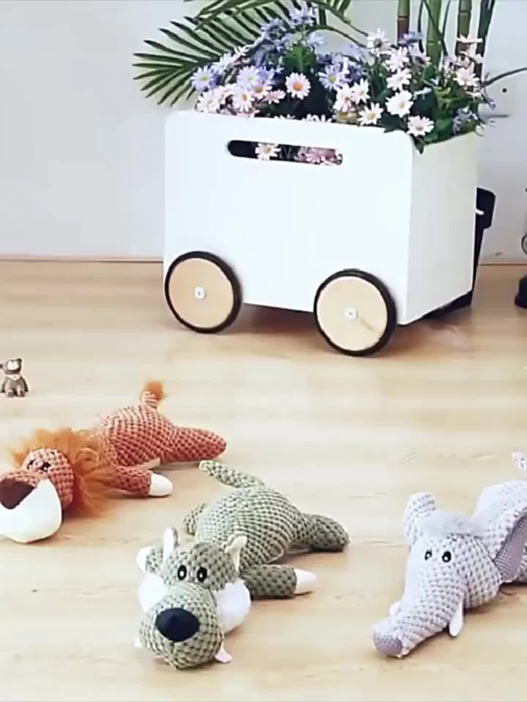 Brinquedo Resistente com Apito – Pelúcia Durável para Cães Mastigadores