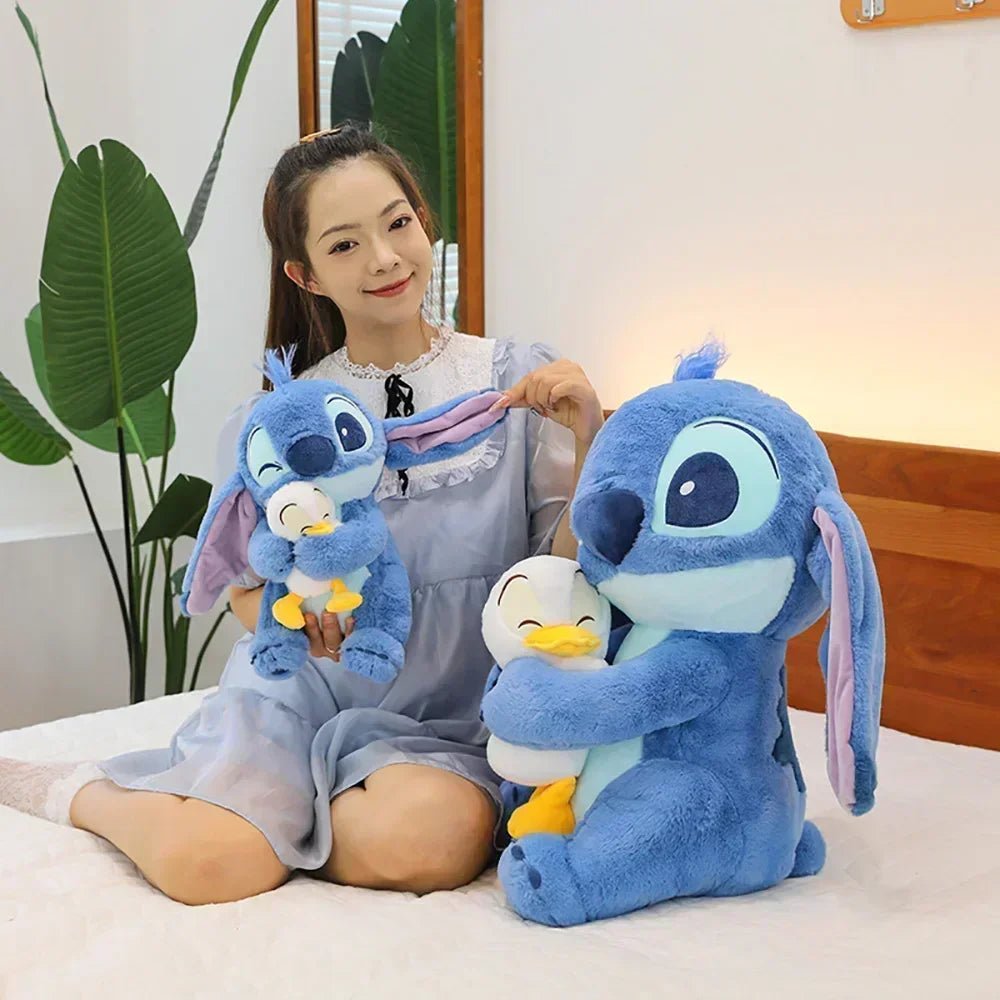 Pelúcia Stitch com Patinho