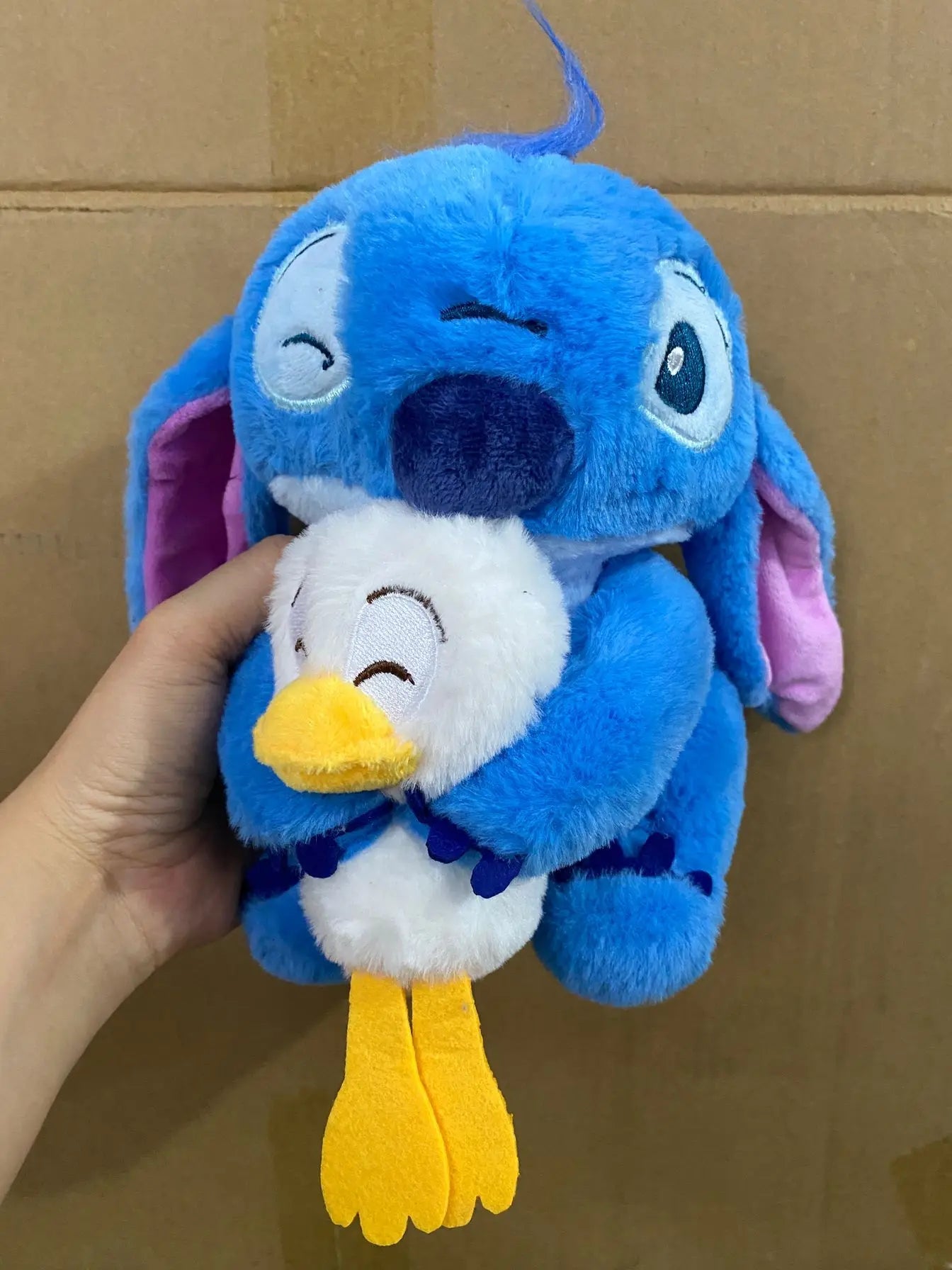 Pelúcia Stitch com Patinho