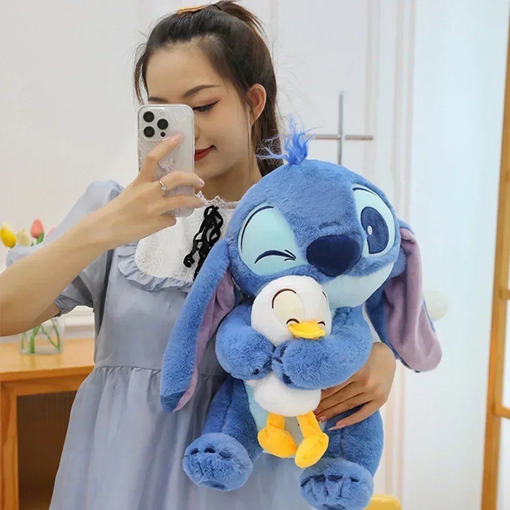 Pelúcia Stitch com Patinho